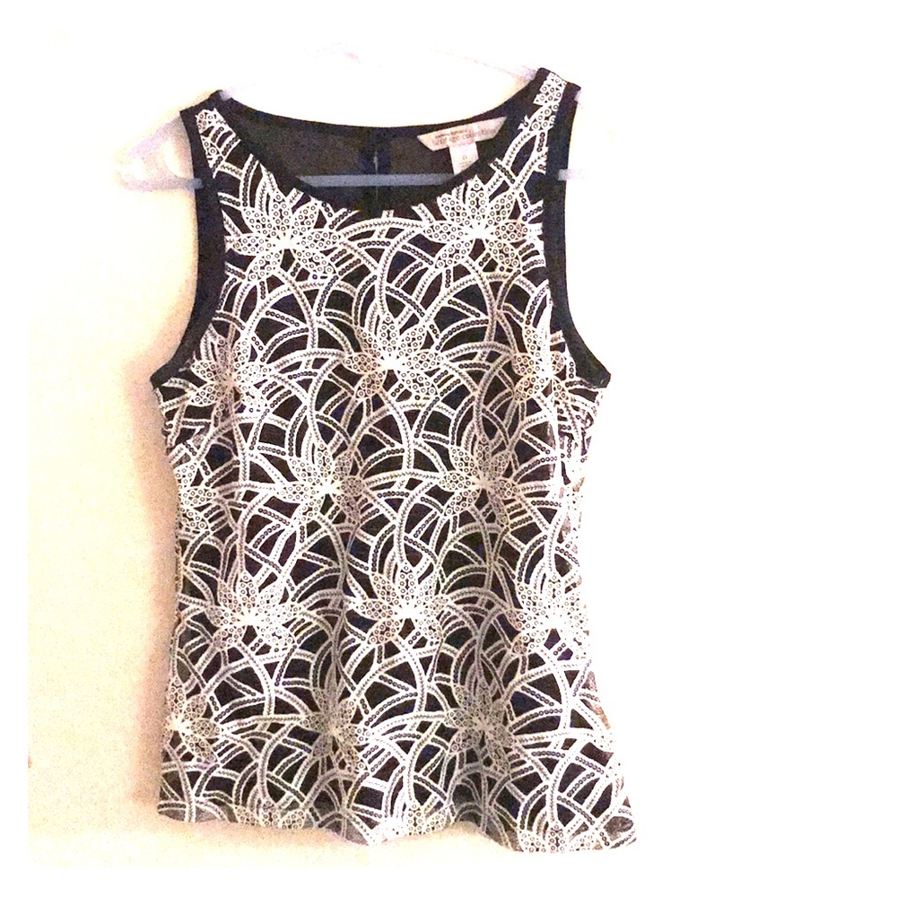 Beautiful netted tank.